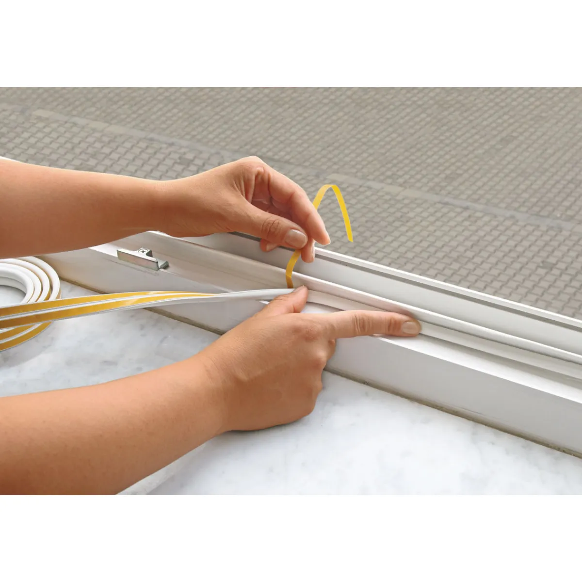 E-Profildichtung selbstklebend weiß 10m 9x4 mm