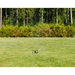 Fiskars Wirbelsprinkler mit Rädern