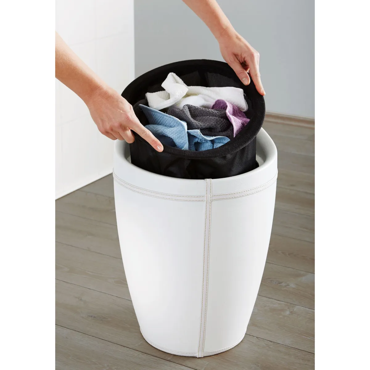 Hocker Candy White in Lederoptik mit Wäschesack Badhocker mit abnehmbarem Wäschesammler*Wenko Clearance